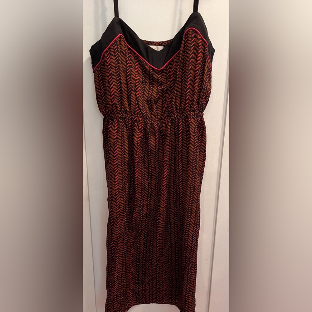 Pretty pattern midi dress. Size large.